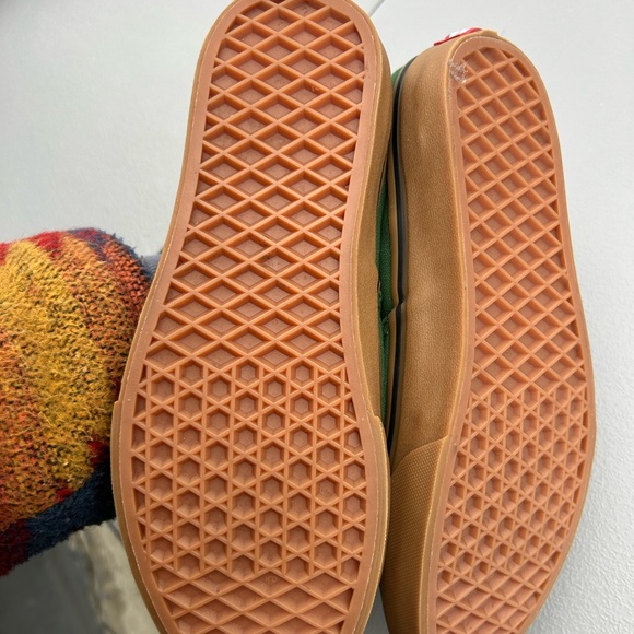 NEW Kelly green Vans Classic Green Canvas Sneakers 7.5 women’s - Picture 2 of 10